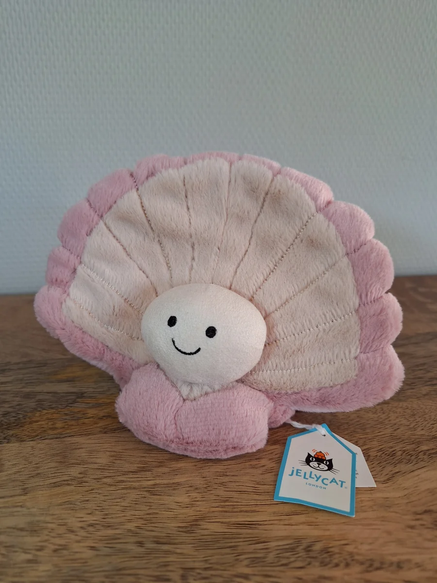 Front - Clemmie Clam photo by Sofie