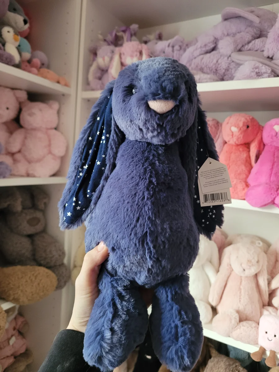 Front - Bashful Stardust Bunny - Medium photo by Kitsfae