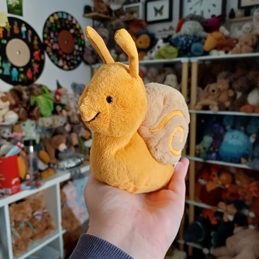 Front - Sandy Snail photo by herbgardenplush