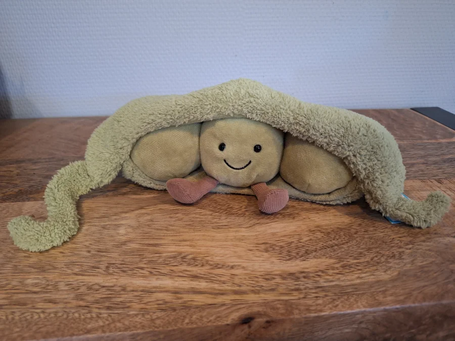 Front - Amuseables Pea in a Pod photo by Sofie
