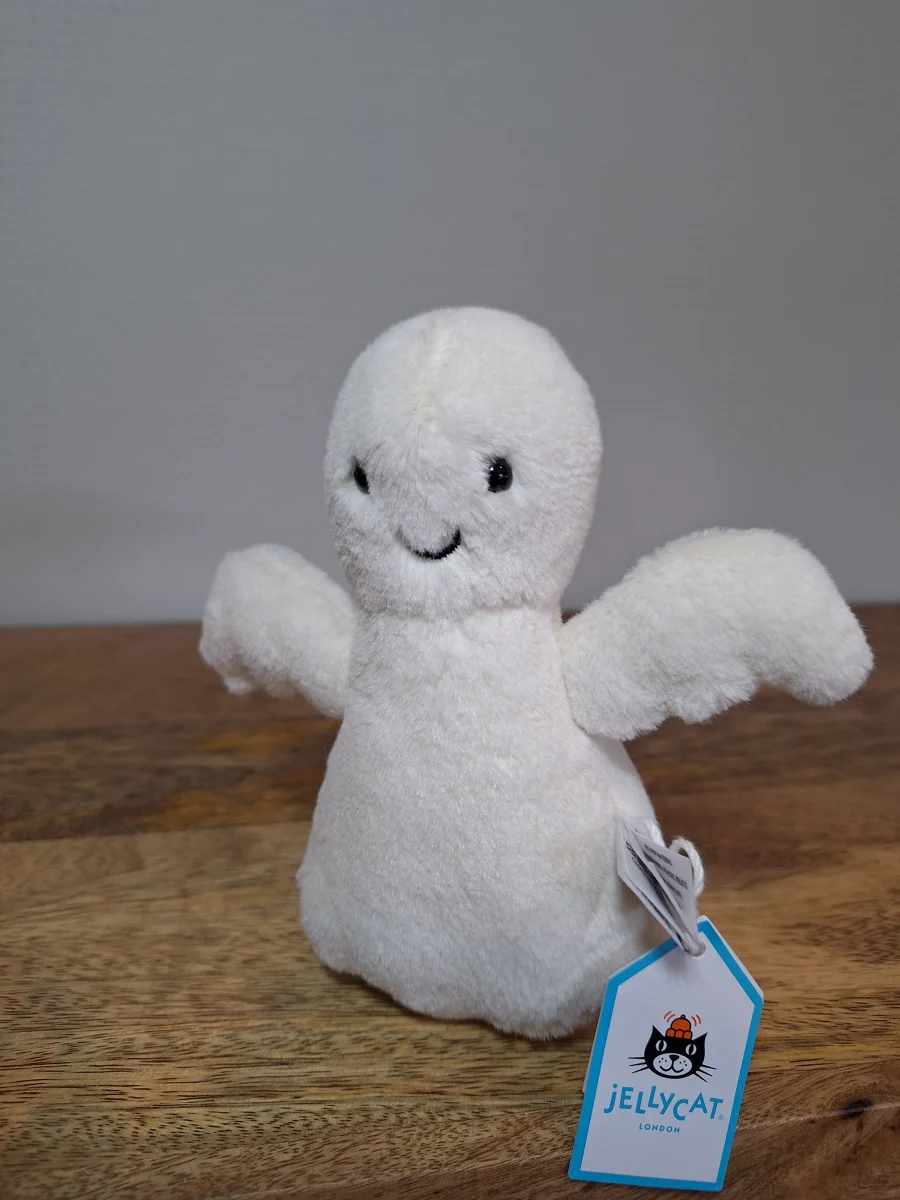 Front - Mysti Ghost photo by Sofie