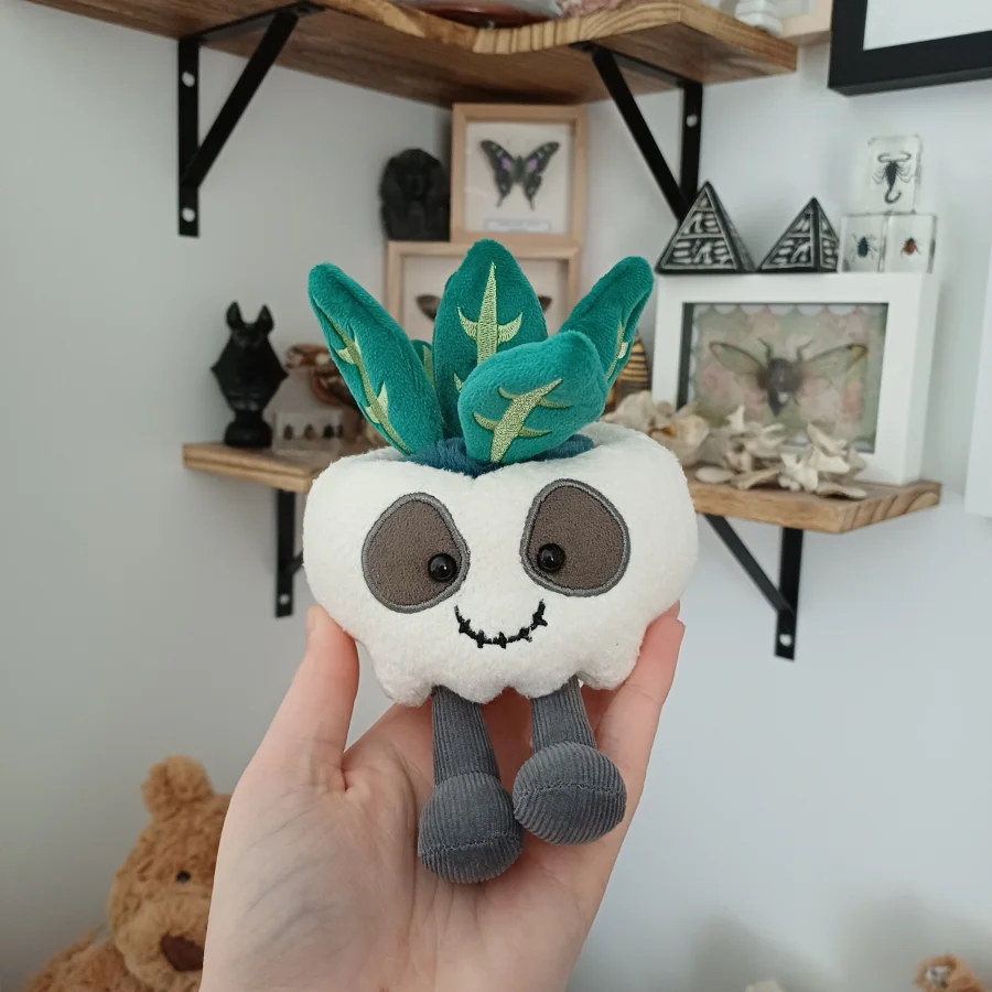 Front - Amuseables Skull Planter photo by herbgardenplush