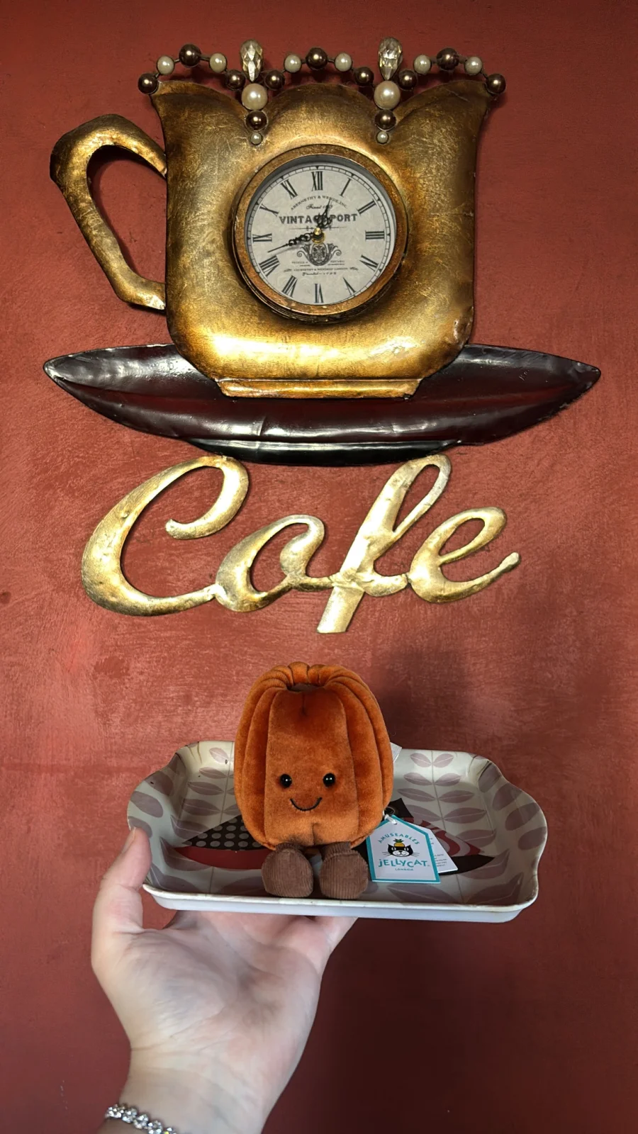 Front - Amuseable Carole Canelé 🇫🇷 photo by Jelly_Journey