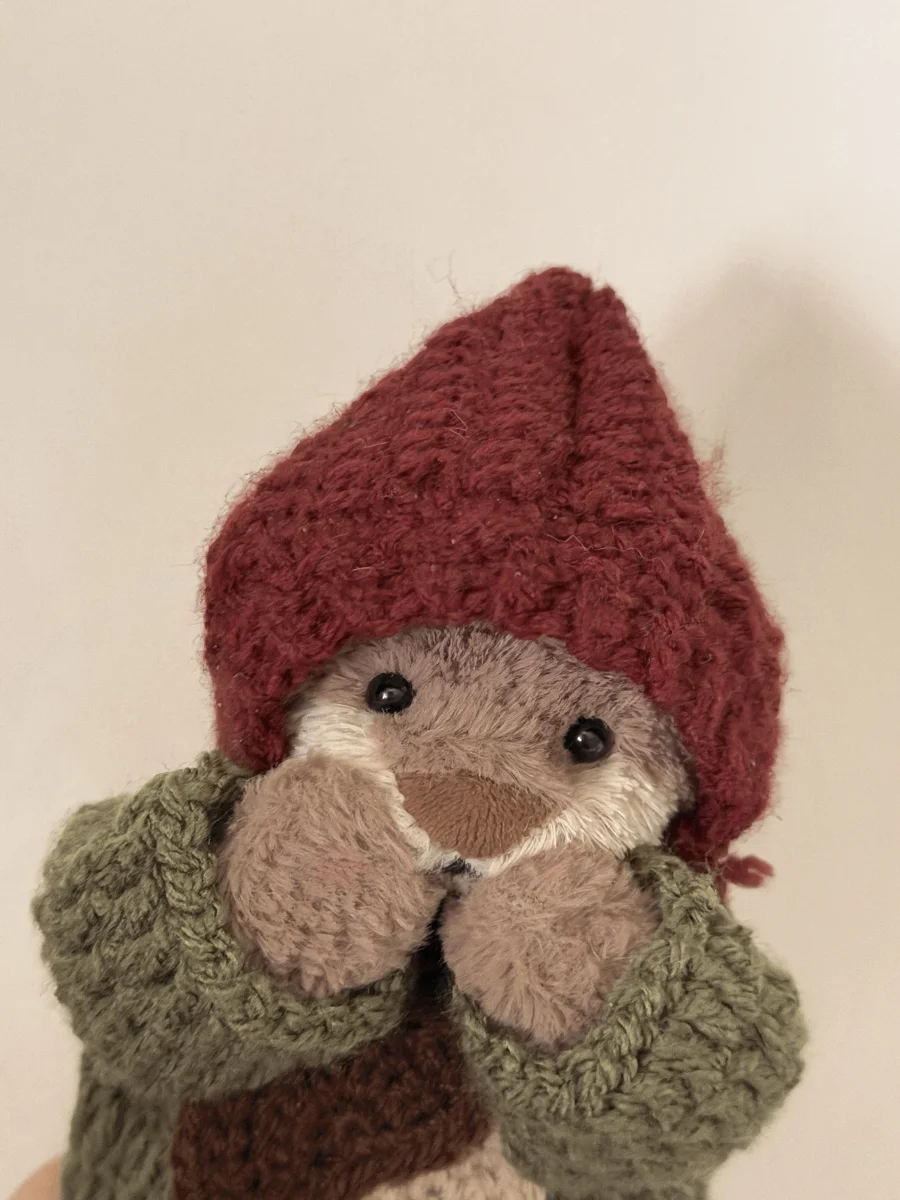 Front - Bashful Otter - Small photo by Cozyjellybugs