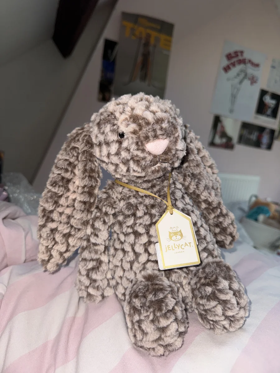 Side - Bashful Luxe Bunny Pine photo by chloeellenxx