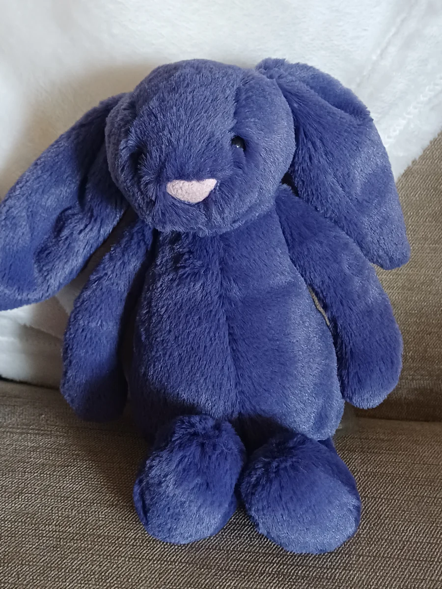 Front - Bashful Saffyre Bunny photo by Kaggie_Lou