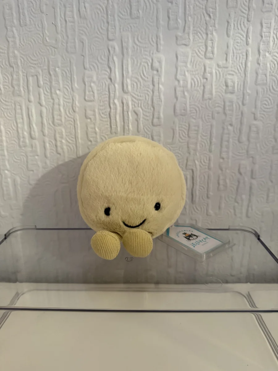 Front - Amuseables Max Macaron photo by Bethanyxox
