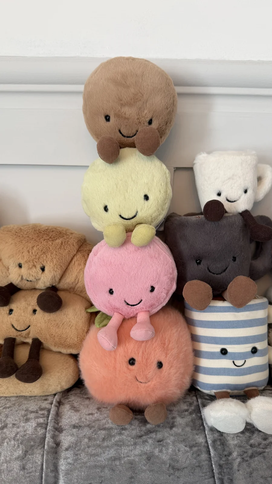 Front - Amuseables Mona Macaron photo by Tayy_jc