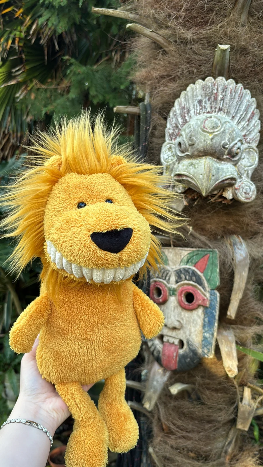 Front - Toothy Lion photo by Jelly_Journey