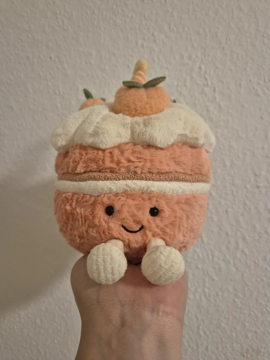 Amuseables Melbie Peach Cake Jellycat Photo by Helena | Jelly Journal