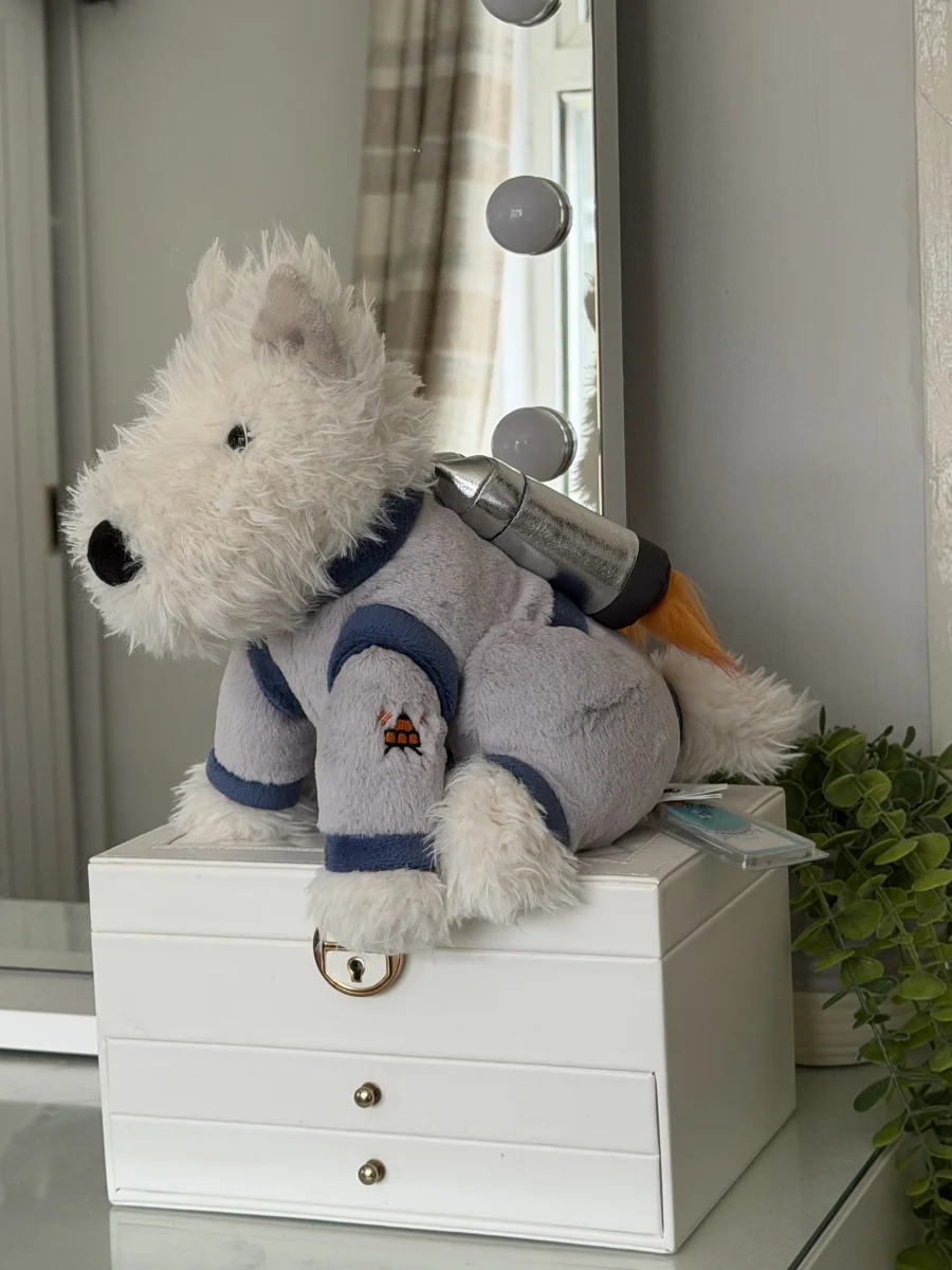 Side - Munro Space Dog photo by Alexandrasmithx