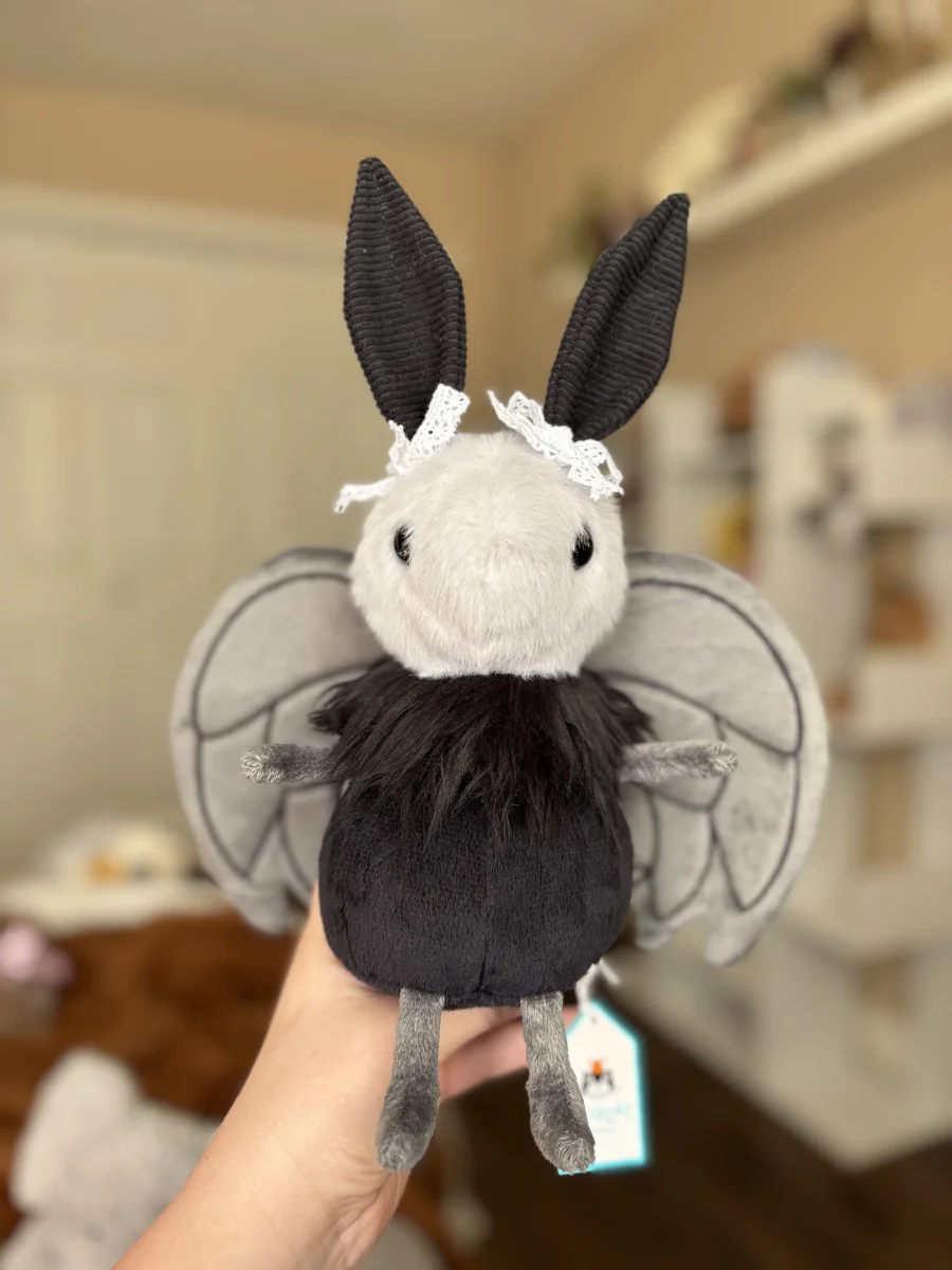 Front - Miff Mothman photo by MaysJellys