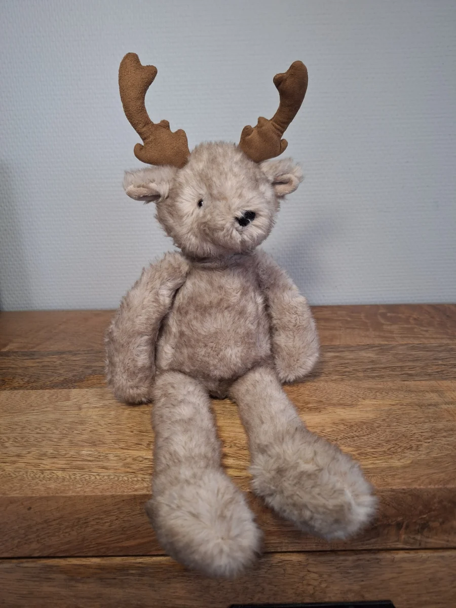 Front - Woodlander Deer photo by Sofie