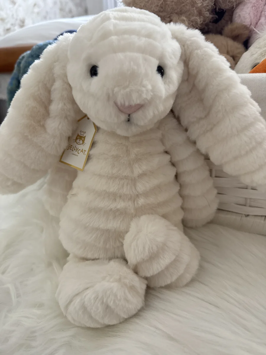Front - Bashful Luxe Bunny Nimbus photo by Samgullis