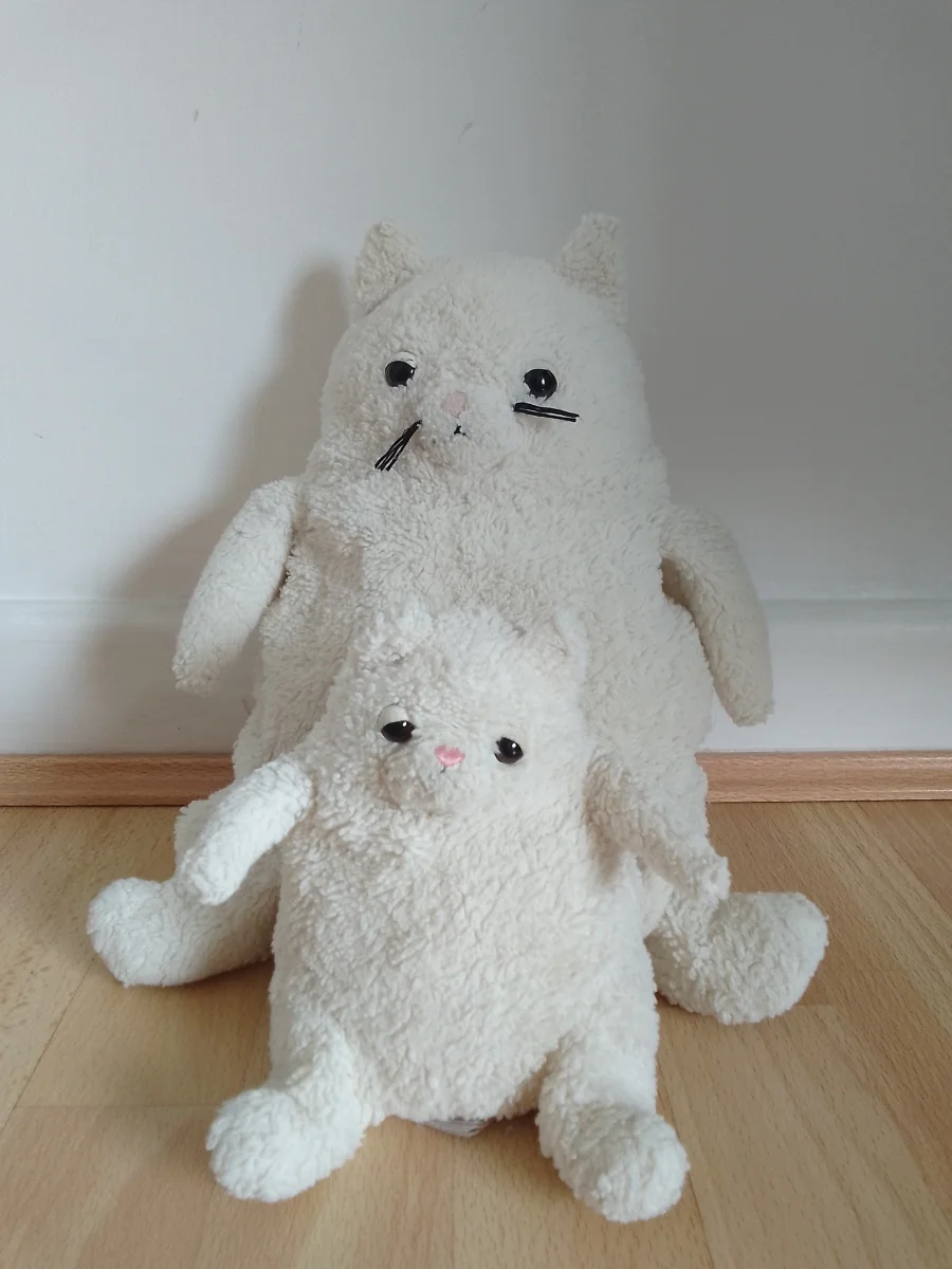 Front - Amore Cream Cat - Medium photo by LilGrumpyGreen