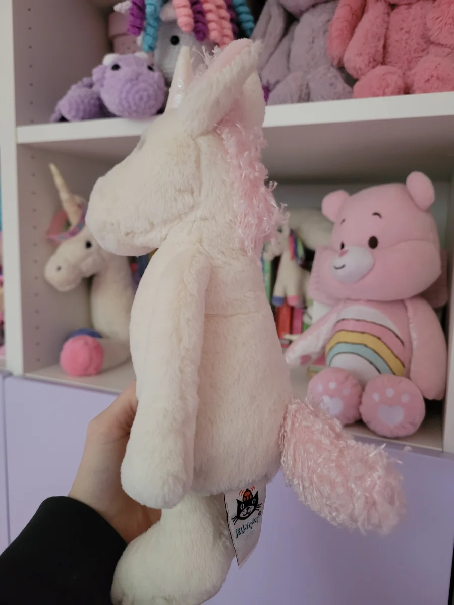 Side - Bashful Unicorn (2015) photo by Kitsfae