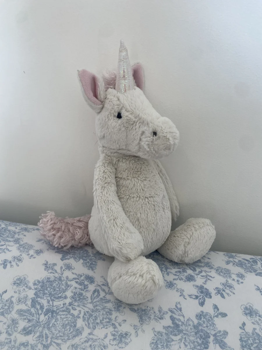 Side - Bashful Unicorn (2015) photo by JellyByRaee_11