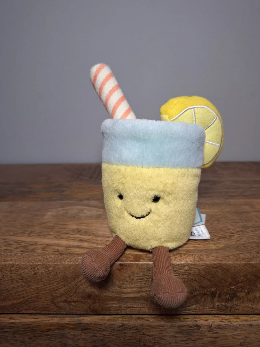 Front - Amuseables Lemonade photo by Sofie