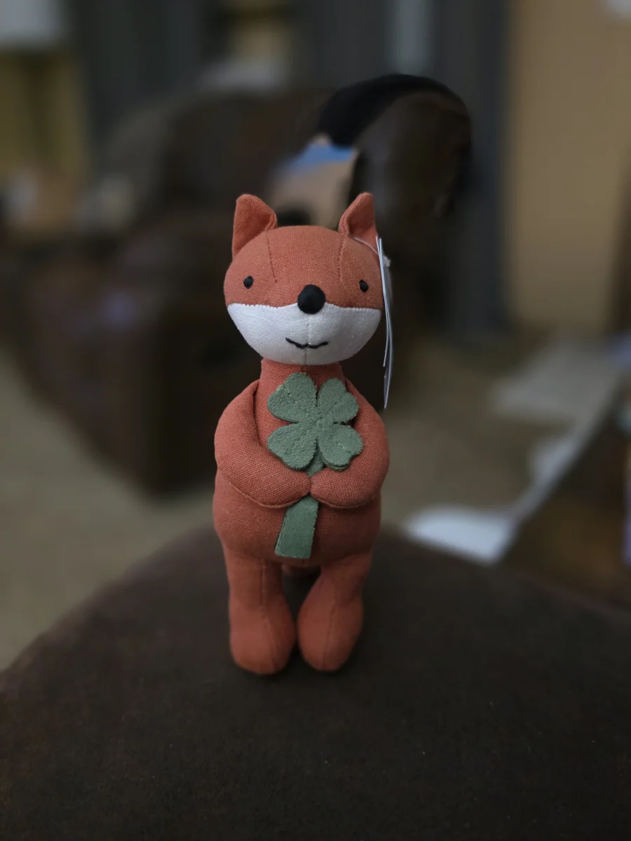 Lifestyle - Mini Messenger Fox - Clover photo by KaraMarchman