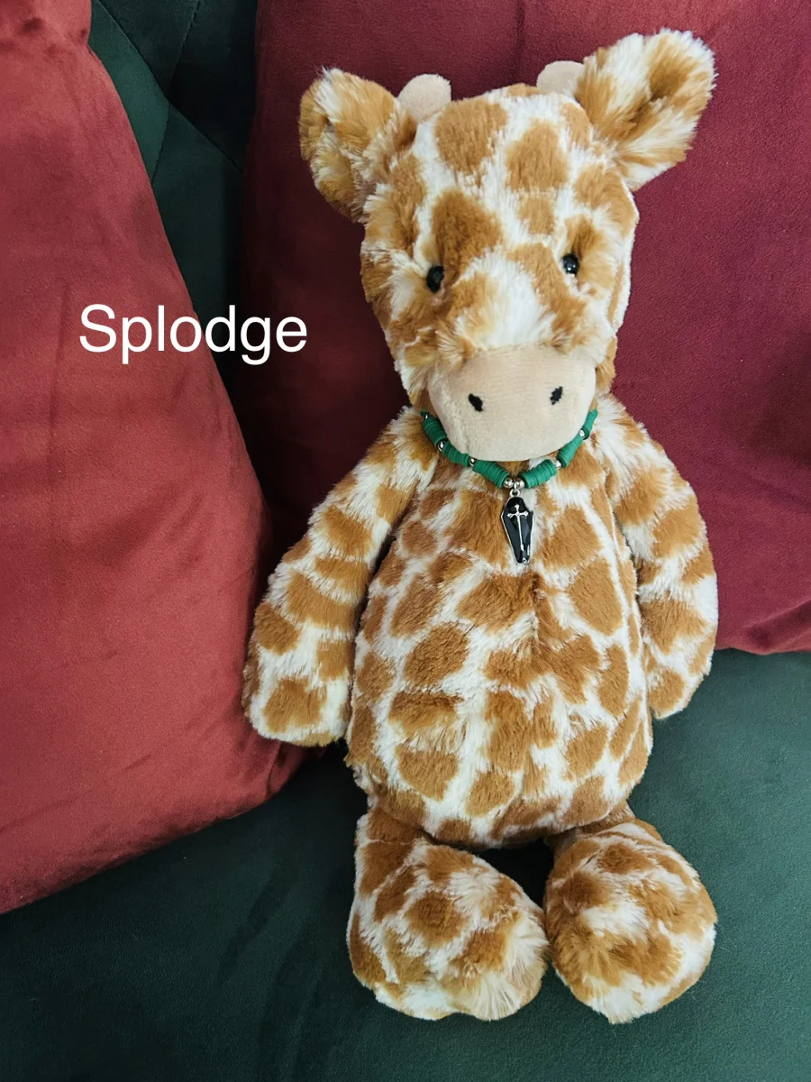 Front - Bashful Giraffe - Medium photo by Slytherin2026
