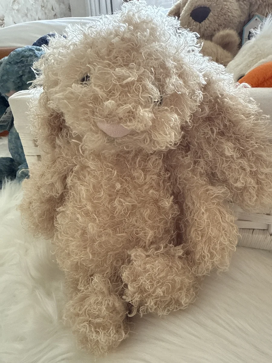 Front - Bashful Luxe Bunny Curly photo by Samgullis