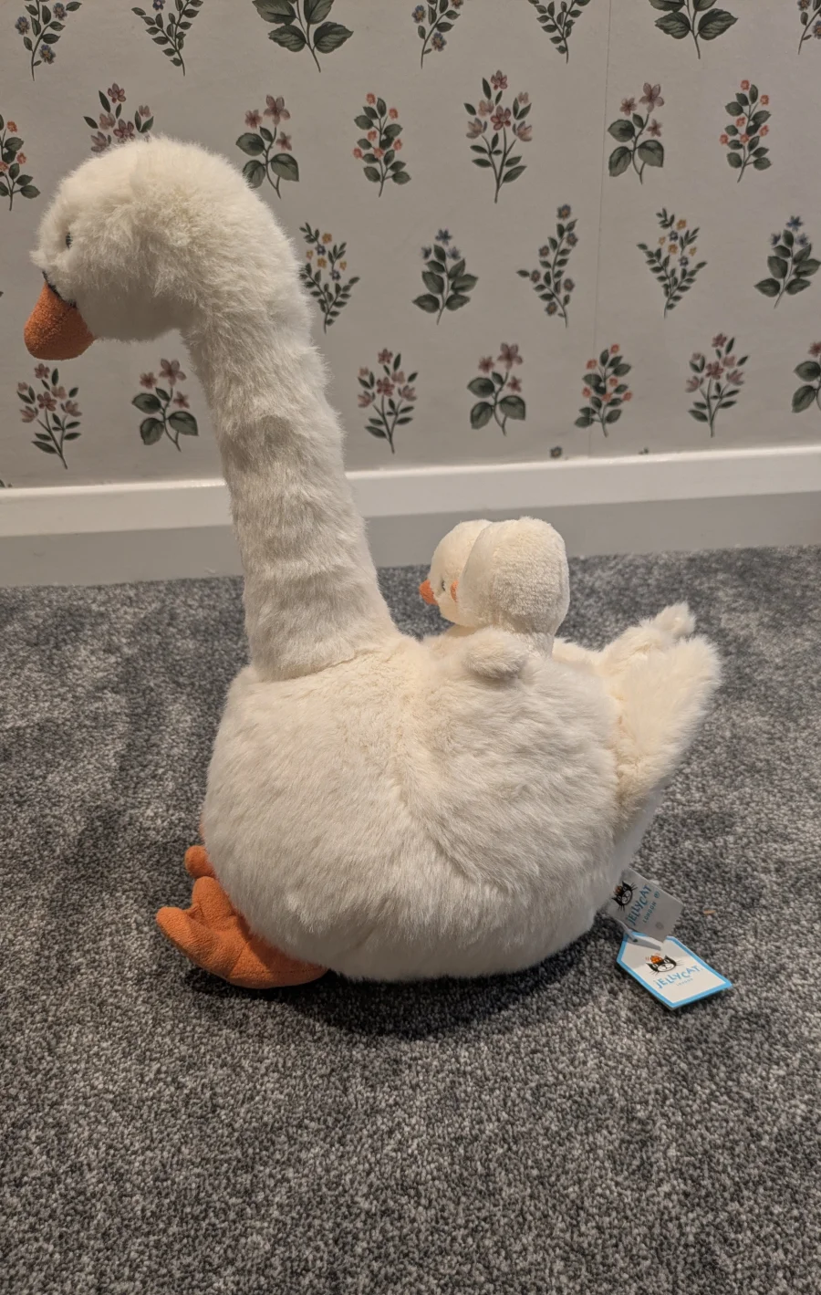 Side - Featherful Swan photo by Weezy15