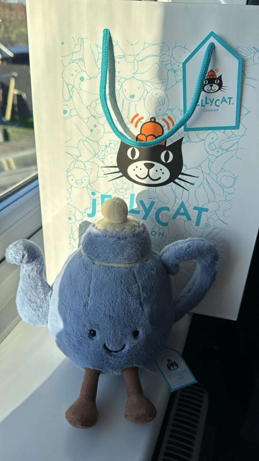 Front - Amuseables Vicky Teapot photo by ellie28