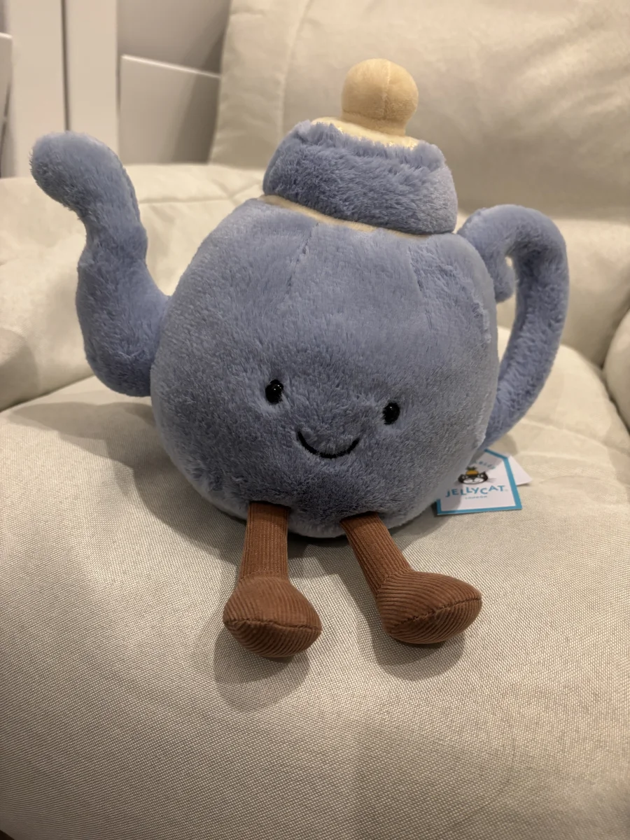 Front - Amuseables Vicky Teapot photo by Mia_hug_a_jelly
