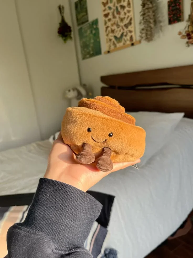 Front - Amuseables Cinnamon Bun photo by Isas_Jellies