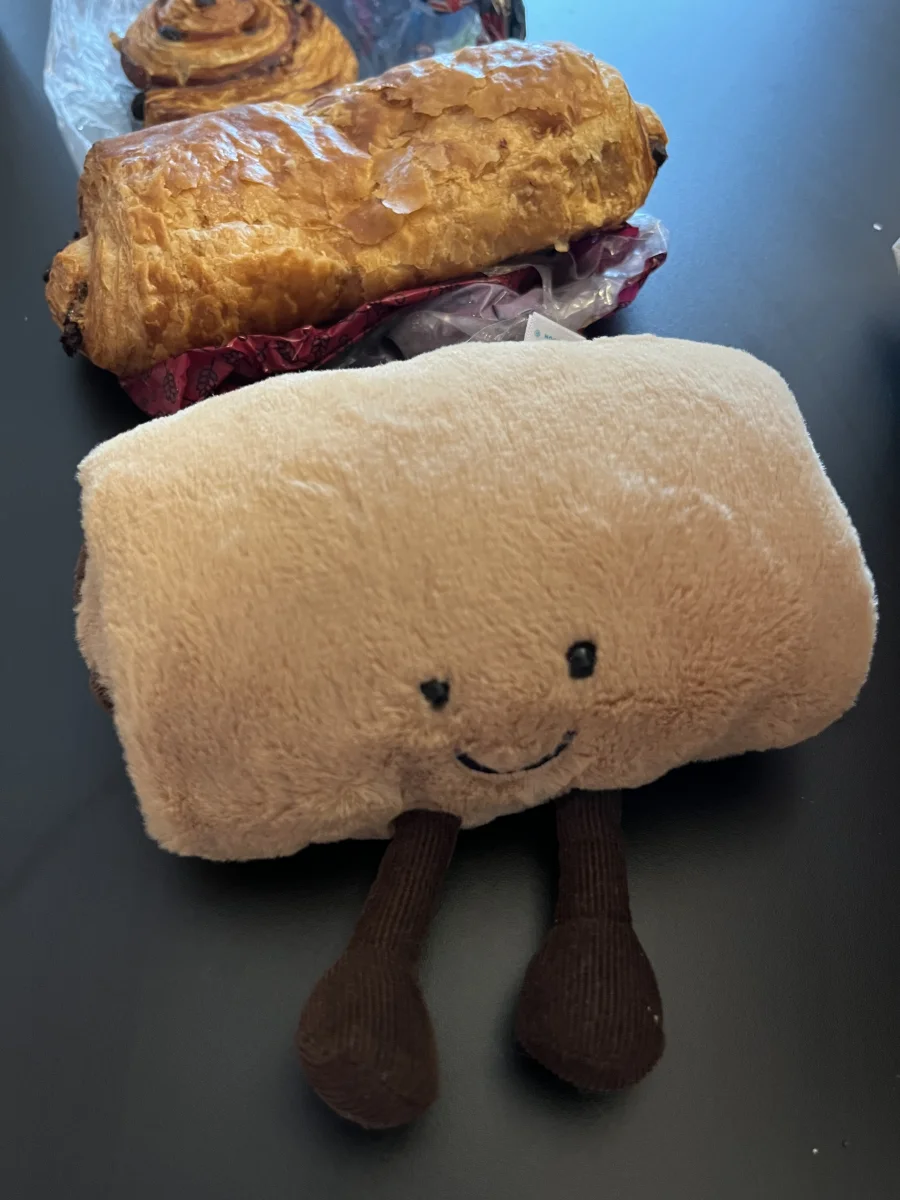amuseables-pain-au-chocolat-jellycat-photo-by-jellyna-jelly-journal