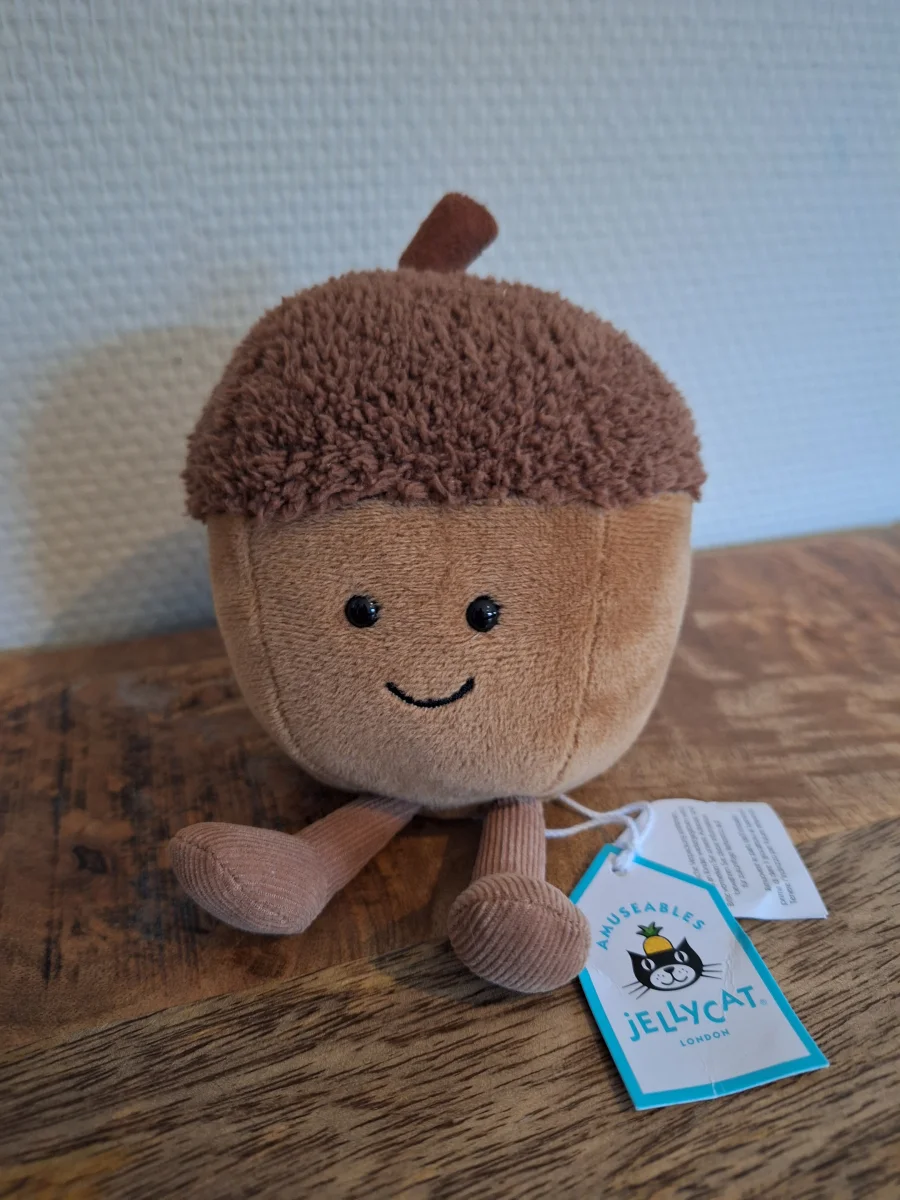 Front - Amuseables Acorn photo by Sofie