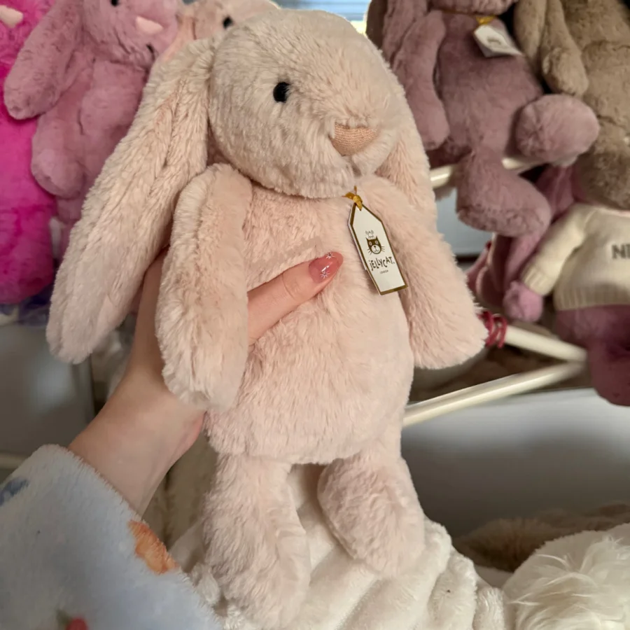 Side - Bashful Luxe Bunny Willow photo by Wydnicky