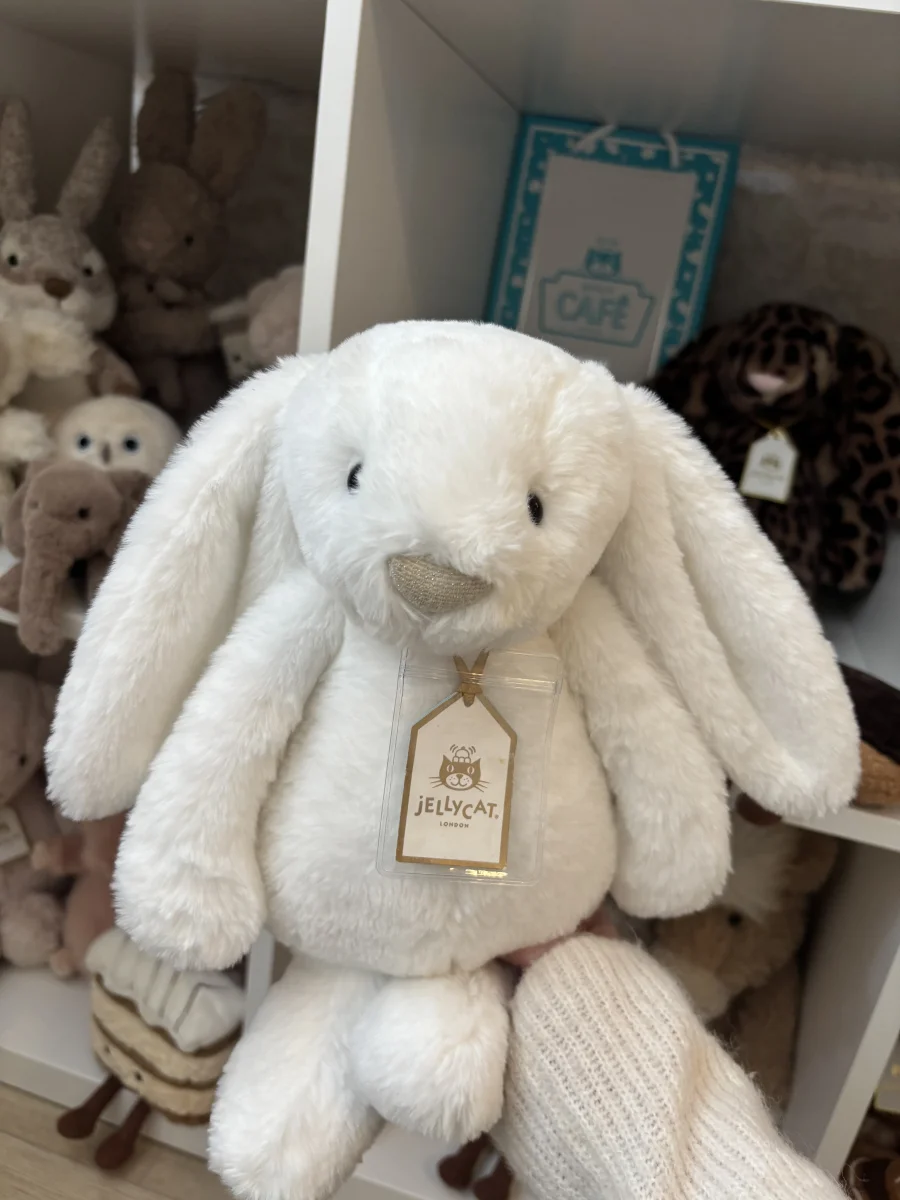 Front - Bashful Luxe Bunny Luna photo by ellyxcats