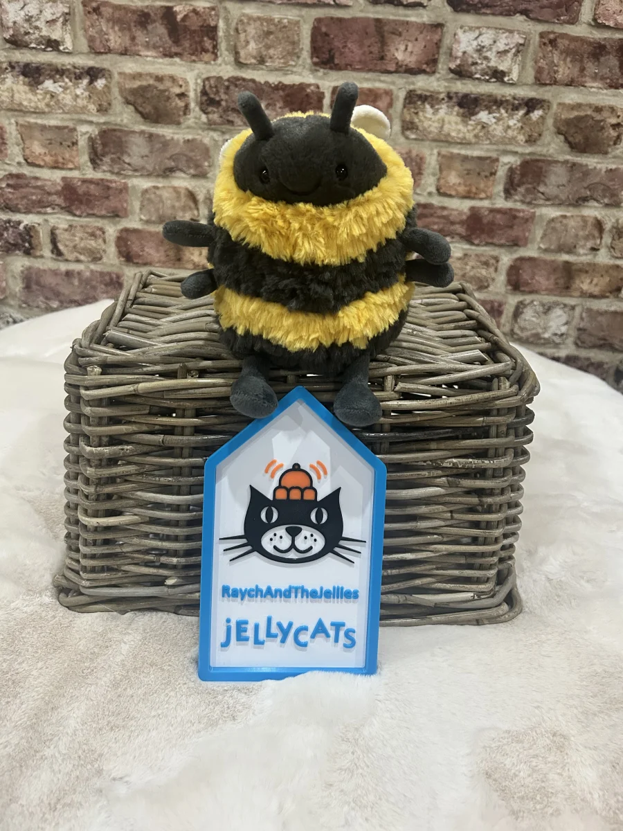 Front - Albee Bee photo by Raychandthejellies