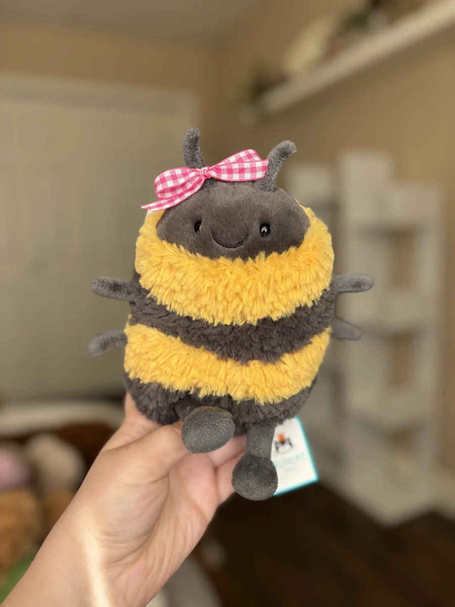 Front - Albee Bee photo by MaysJellys