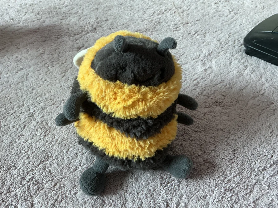 Front - Albee Bee photo by Asdqueen5678