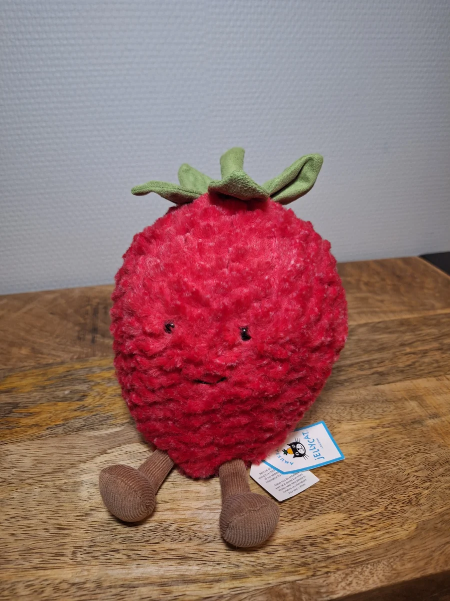 Front - Amuseables Strawberry photo by Sofie