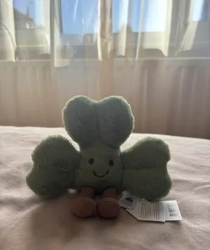 Amuseables Siofra Shamrock 🇮🇪 Jellycat | Jelly Journal