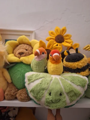 A Pair of Lovely Lovebirds Jellycat photo