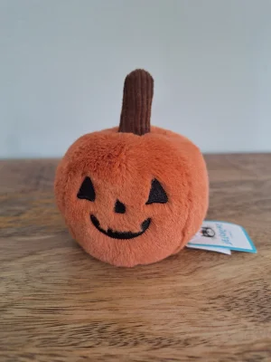 A photo of Ooky Jack O'lantern Jellycat taken by Sofie