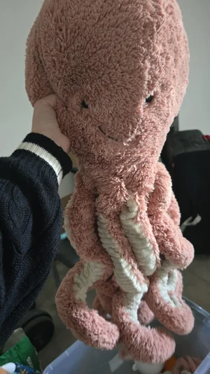 A photo of Odell Octopus - Huge Jellycat taken by Melerin