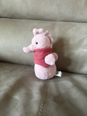 A photo of Cozy Crew Seahorse Jellycat taken by Seni113