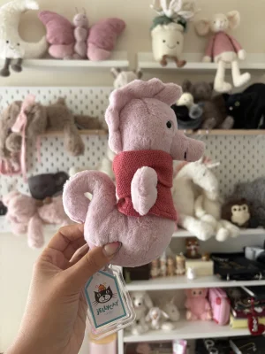A photo of Cozy Crew Seahorse Jellycat taken by alyssarie