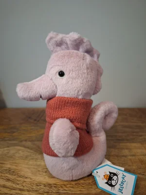A photo of Cozy Crew Seahorse Jellycat taken by Sofie