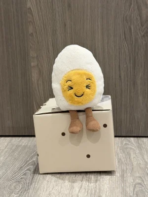 Amuseable Laughing Boiled Egg Jellycat | Jelly Journal