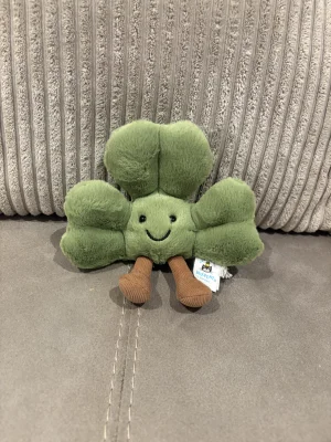Amuseables Siofra Shamrock 🇮🇪 Jellycat | Jelly Journal