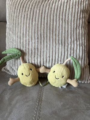 A photo of Amuseables Pair of Olives Jellycat taken by Seni113