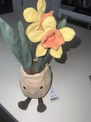 ジェリーキャットAmuseable Daffodil Pot新品未使用・タグ付き Amazon.com: Jellycat Amuseables Daffodil Pot Stuffed Toy, 12