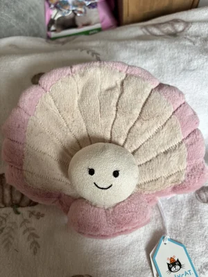 Clemmie Clam Jellycat photo