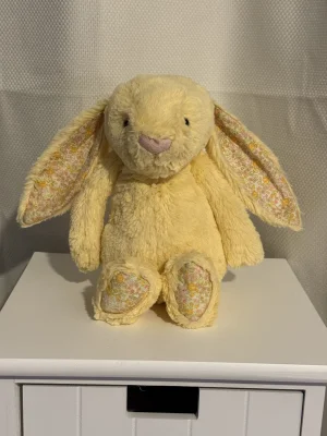 Blossom Lemon Bunny - Medium Jellycat | Jelly Journal